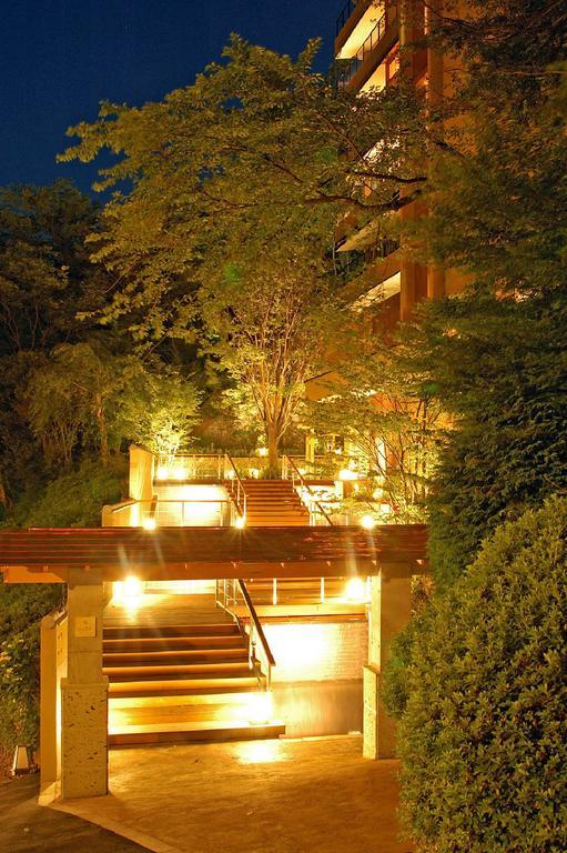 ฮาโกเน่ โทกิโนชิซูกุ Hotel ภายนอก รูปภาพ The stairs at night